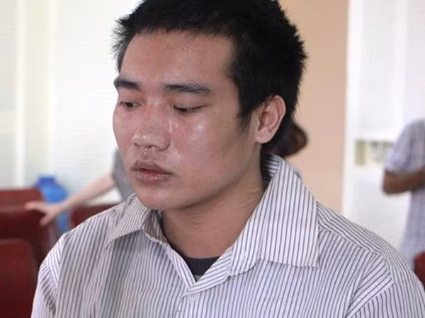  Bị cáo Lương Văn Hùng tại phiên tòa. 