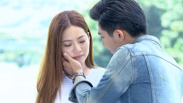 Chồng nhắn tin "ngủ ở nhà bạn", vợ đến tận nơi và phát hiện sốc... ảnh 1