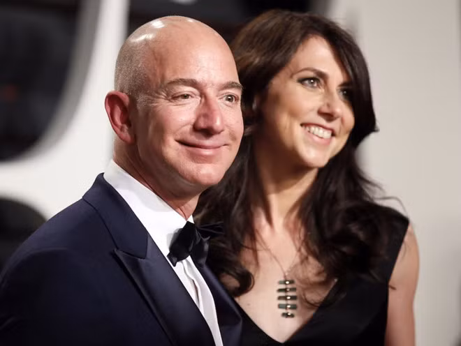 Khoi tai san 137 ty USD sap chia voi vo cua Jeff Bezos gom nhung gi? hinh anh 16