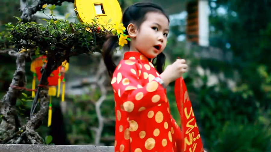 "Bé" Bảo An "Xúc xắc xúc xẻ" hút hơn 300 triệu lượt xem giờ ra sao? hình ảnh 1 "be" bao an "xuc xac xuc xe" hut hon 300 trieu luot xem gio ra sao? hinh anh 1