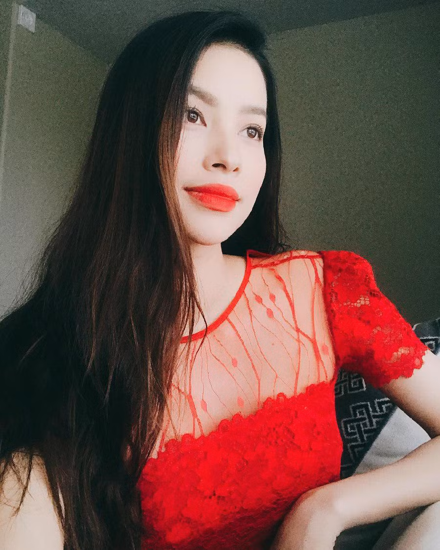 Phạm Hương khoe mái tóc dài của mẹ cha, dân mạng vẫn khẳng định cô vừa sinh xong chỉ vì 1 chi tiết-2