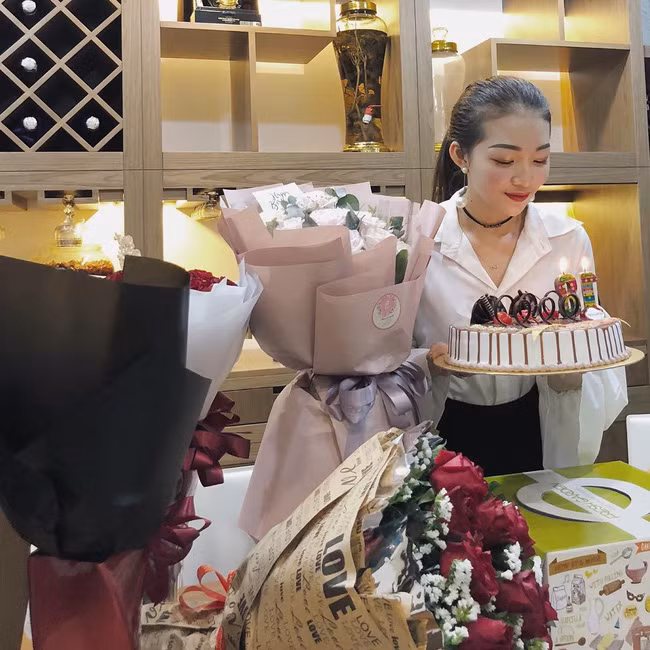 Cặp đôi nồi vàng úp vung ngọc với của hồi môn 200 cây vàng, 2 sổ đỏ, đã quen biết và yêu nhau thế nào? - Ảnh 4. Cặp đôi nồi vàng úp vung ngọc với của hồi môn 200 cây vàng, 2 sổ đỏ, đã quen biết và yêu nhau thế nào? - Ảnh 4.