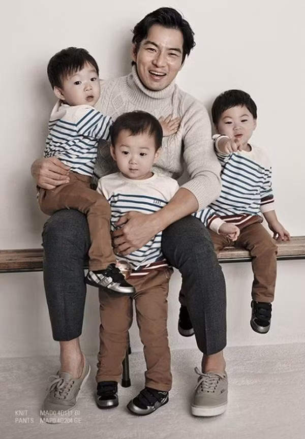 Dân mạng dậy sóng bộ ảnh cực cute mới nhất của 3 anh em Daehan - Minguk - Manse ảnh 1 bo song tung anh moi nhat cua cac con sinh 3, dan mang thot len "sao xinh the!" - 1