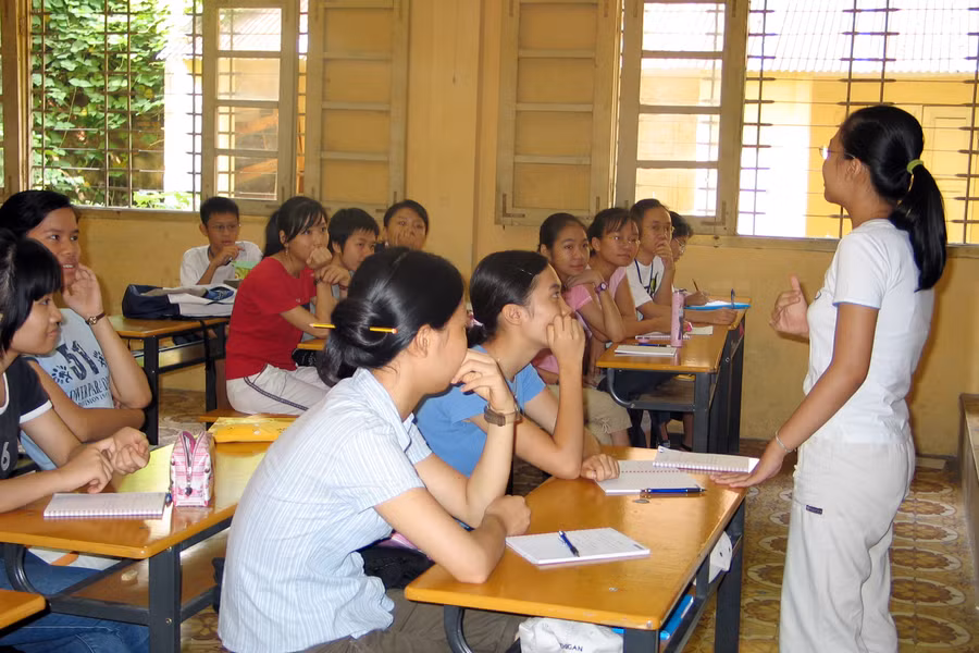 Học sinh THPT Hà Nội diễn thuyết và giao lưu về văn hóa ứng xử. Ảnh: Đức Chiêm