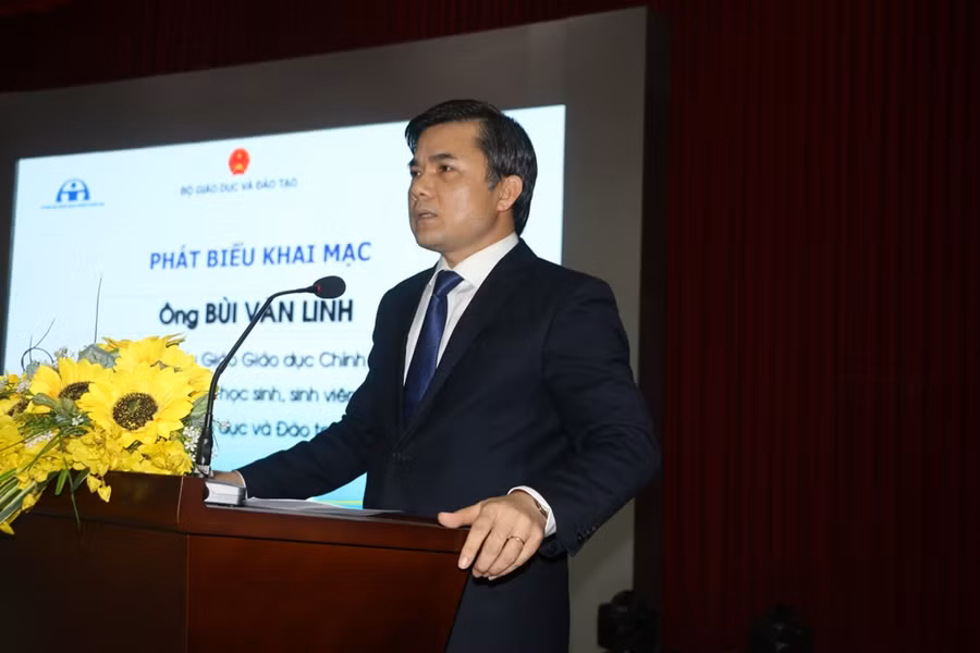 Ông Bùi Văn Linh, Vụ trưởng Vụ Giáo dục Chính trị và Công tác HSSV, Bộ GD&ĐT, phát biểu khai mạc hội thi