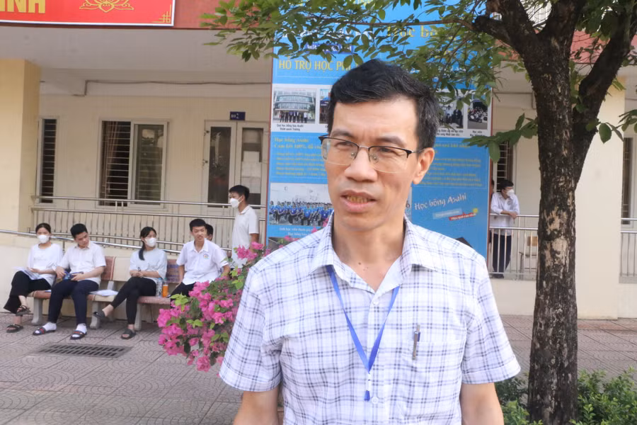 Thầy Nguyễn Tiến Thanh Tùng - Trưởng điểm thi Trường THPT Hoài Đức C.