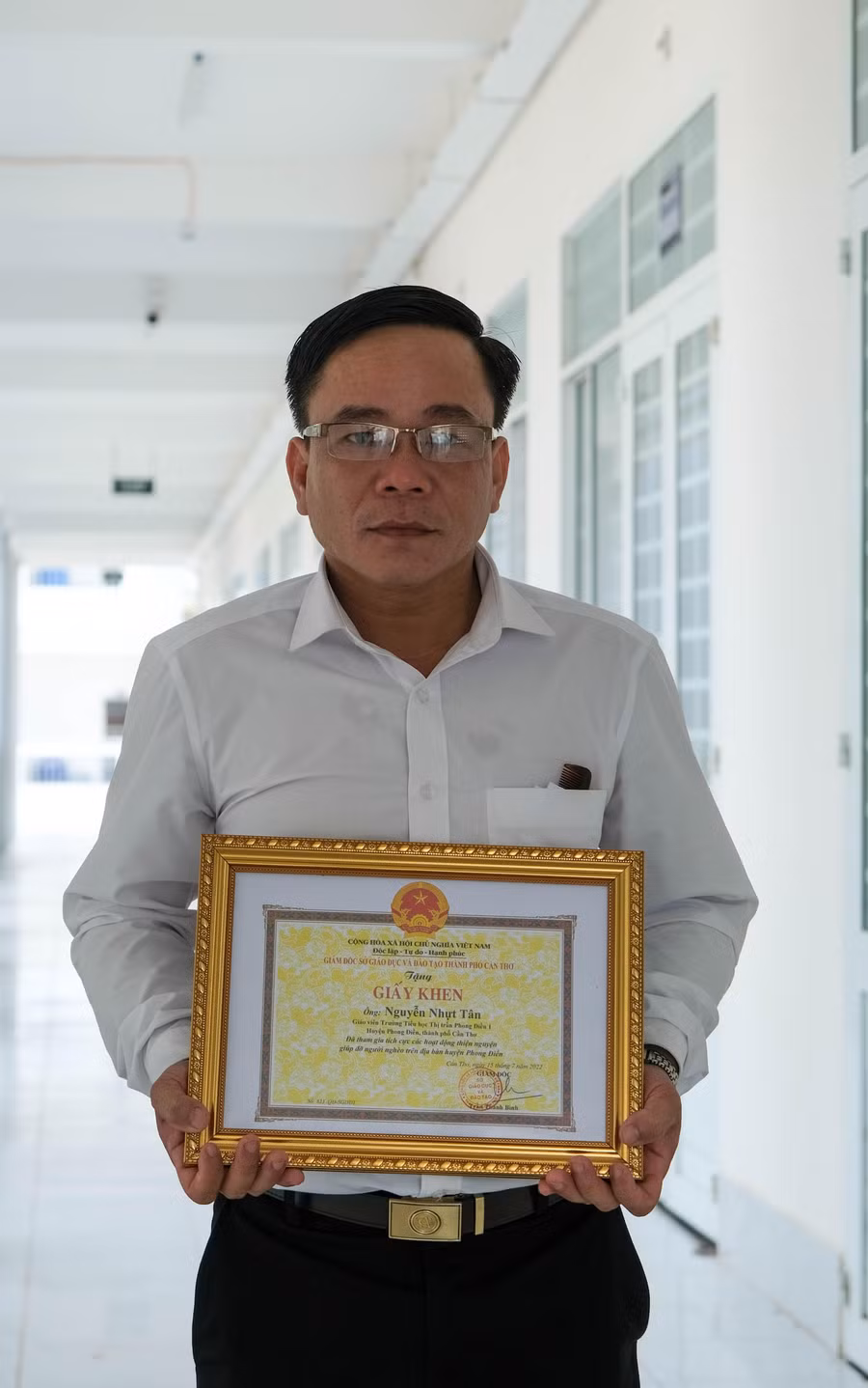 Thầy giáo Nguyễn Nhựt Tân, giáo viên Trường Tiểu học Thị trấn Phong Ðiền 1 (huyện Phong Điền, TP Cần Thơ).