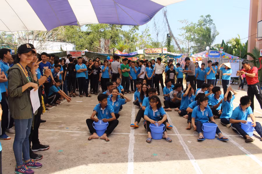 HS Trường THPT Nguyễn Việt Hồng (TP Cần Thơ) trong giờ trải nghiệm ngoại khóa