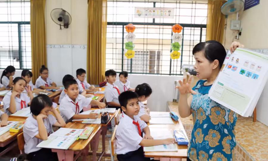 Trong giờ học Tiếng Anh của học sinh bậc tiểu học