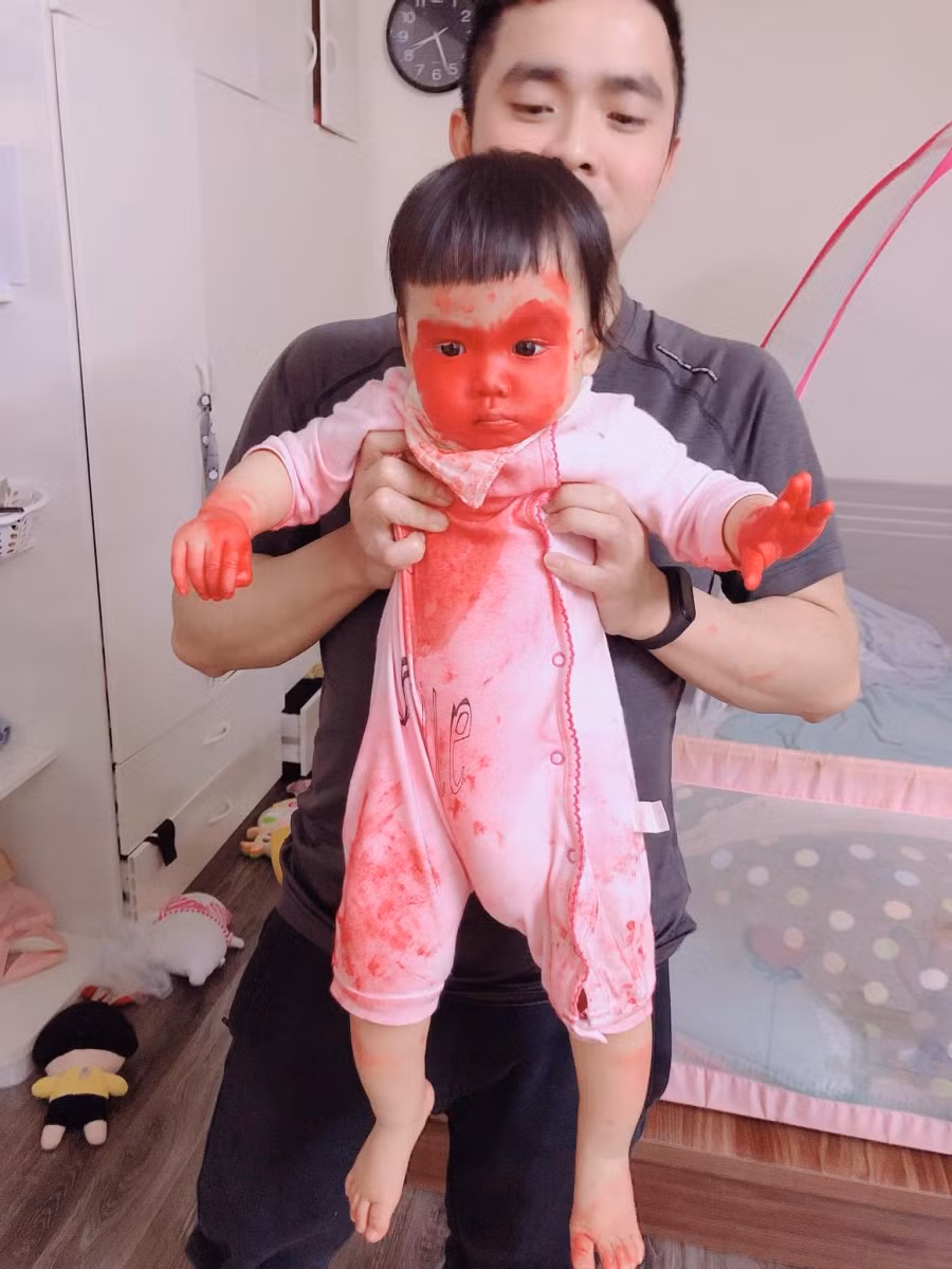 Con làm gì sai mà mẹ quát.