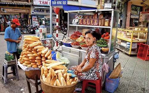 Beyoncé bán bánh mì kiếm sống qua ngày.