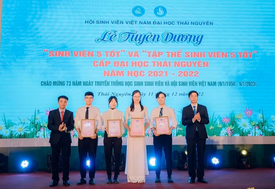 Nhân rộng phong trào sinh viên 5 tốt trong trường học.