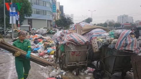 chan xe vao bai rac nam son: chinh quyen doi thoai, dan chua tin tuong hinh 1