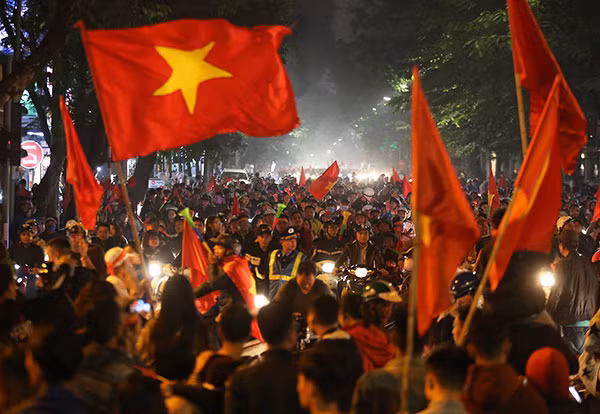 Phố Hàng Bài lúc 22h ngày 24/11. anmung5-9538-1543072256.jpg