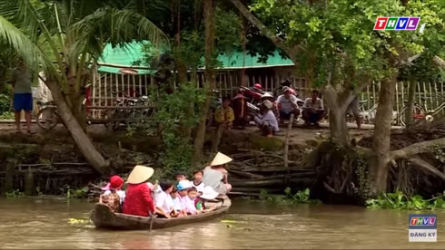 học sinh đi học bằng đò "4 không", phụ huynh và thầy cô nín thở nhìn hình 1 hoc sinh di hoc bang do "4 khong", phu huynh va thay co nin tho nhin hinh 1