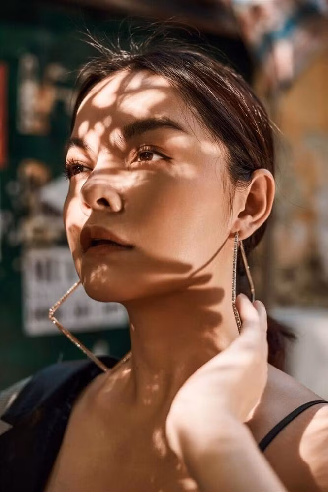 Mới đây, Phạm Quỳnh Anh đã đăng tải bộ ảnh đẹp mê hồn được chụp tại Hà Nội. 