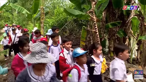 học sinh đi học bằng đò "4 không", phụ huynh và thầy cô nín thở nhìn hình 2 hoc sinh di hoc bang do "4 khong", phu huynh va thay co nin tho nhin hinh 2