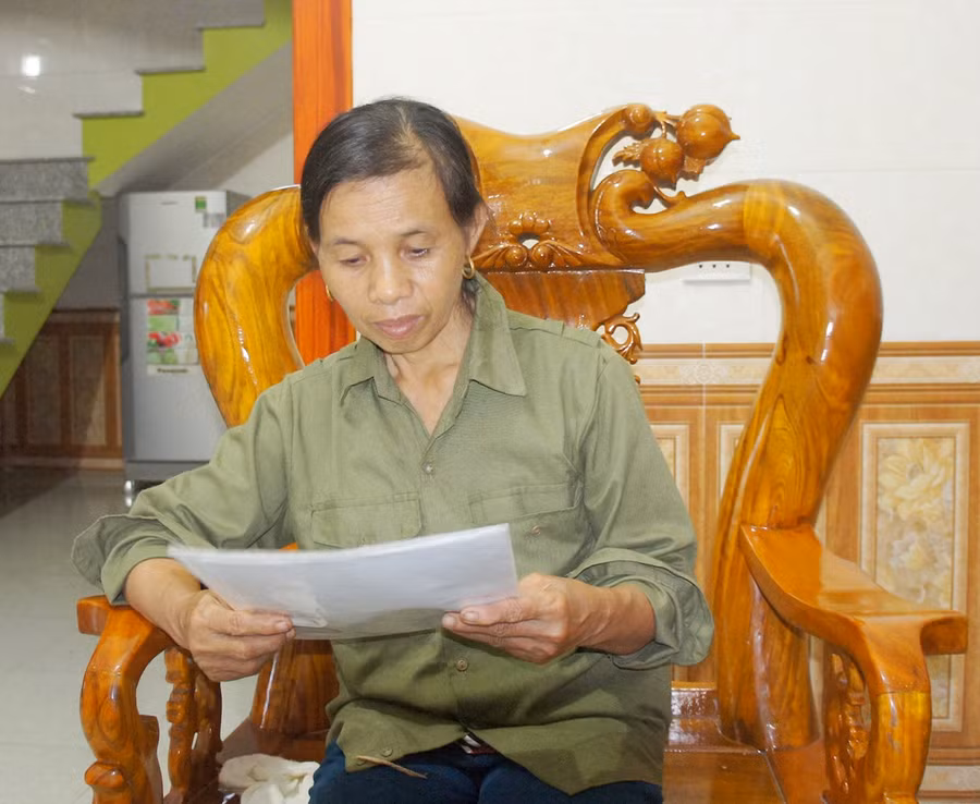 Cô Nguyễn Thị Vỹ hiện phải làm thêm nhiều việc kiếm thêm thu nhập cho đủ sống.