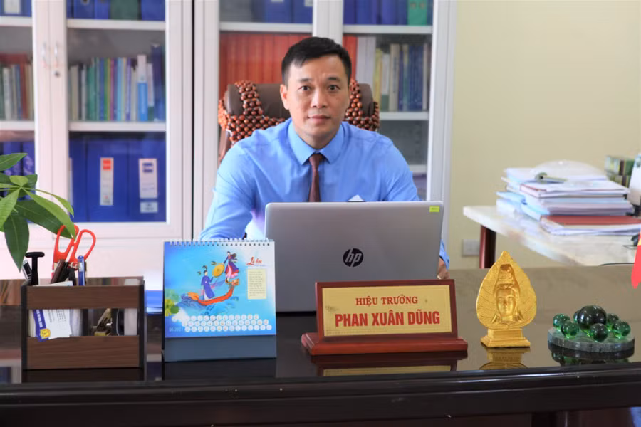ThS. Phan Xuân Dũng - Hiệu trưởng Trường Trung Cấp Kinh Tế - Kỹ Thuật Hồng Lam