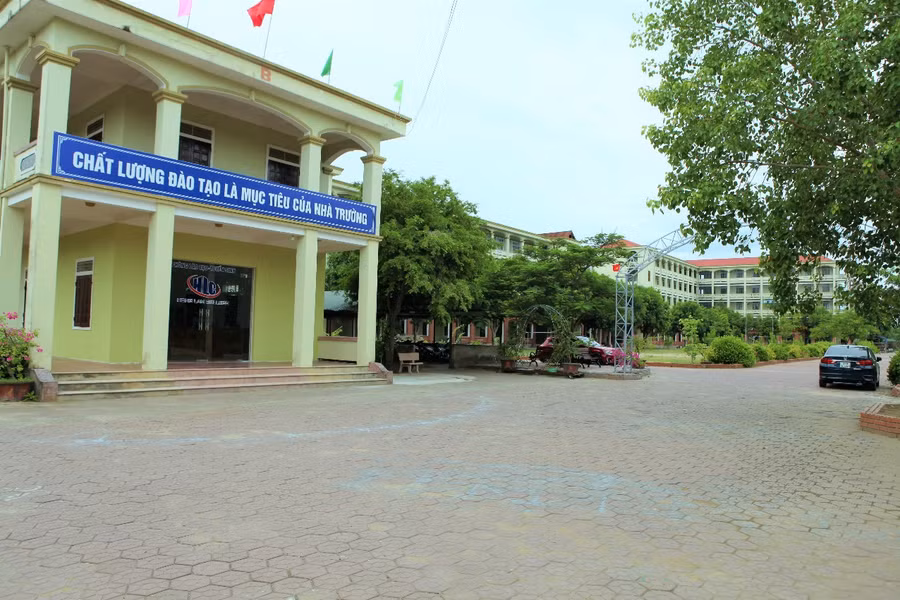 Trường Trung cấp Kinh tế- Kỹ thuật Hồng Lam : “Ngôi trường xứ Nghệ - Thực hiện hiệu quả đào tạo Nghề kết hợp giảng dạy Văn hoá GDTX cấp THPT” ảnh 4