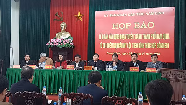 Nam Định bất ngờ công bố thu phí BOT Mỹ Lộc trở lại ảnh 1 Nam Định bất ngờ công bố thu phí BOT Mỹ Lộc trở lại