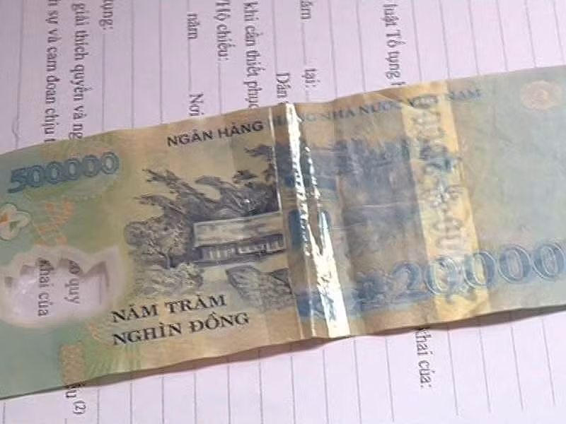 Tráo tiền âm phủ rút 8 tỷ trong két sắt ngân hàng Tráo tiền âm phủ rút 8 tỷ trong két sắt ngân hàng