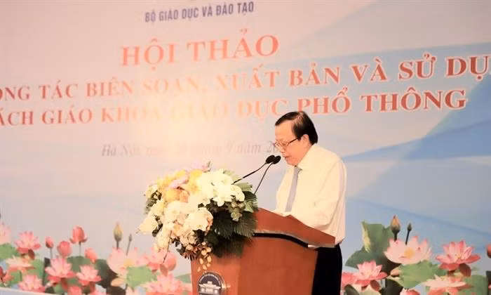 Nhà giáo ưu tú Ngô Trần Ái nói về giá SGK tại Hội thảo biên soạn, xuất bản và sử dụng SGK phổ thông.