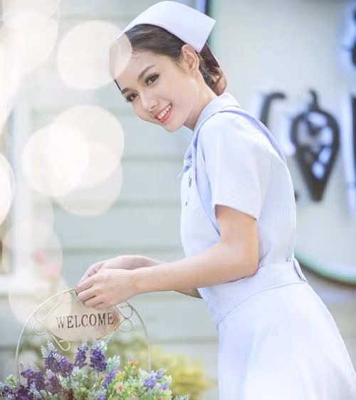 vi qua noi tieng, nu y ta xinh dep nhat thai lan bi sa thai hinh anh 4