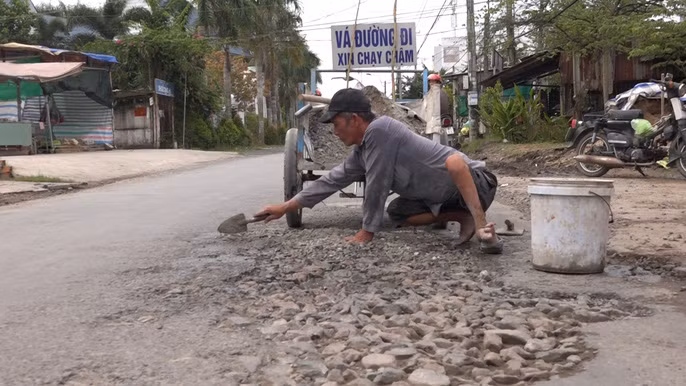 Người đàn ông tật nguyền làm chuyện “quái gở” được vinh danh - Ảnh 5.