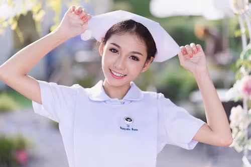 vi qua noi tieng, nu y ta xinh dep nhat thai lan bi sa thai hinh anh 3
