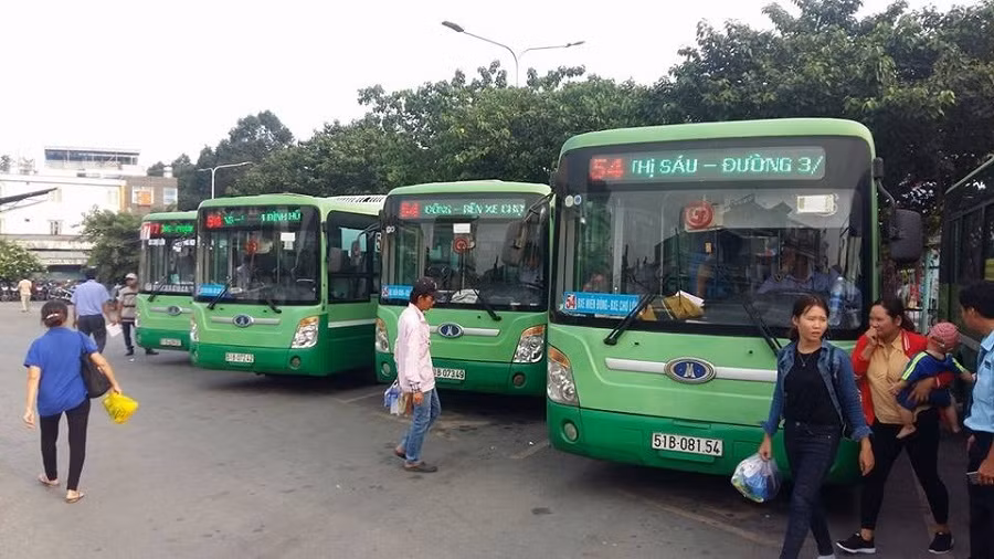 Dịch vụ yếu, luồng tuyến chưa hợp lý là nguyên nhân khiến người dân TP.HCM chưa mặn mà với xe buýt