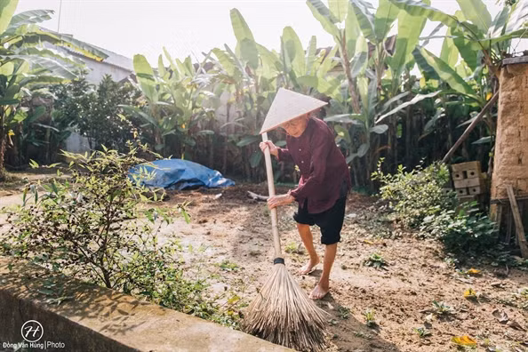 rung dong voi nhung buc anh cua chang trai "danh ca thanh xuan" chup ba ngoai 100 tuoi hinh anh 6