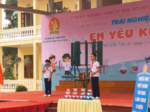 Ảnh sản phẩm “Máy sục khí bằng năng lượng gió” được giới thiệu trong chuyên đề “Em yêu khoa học” do nhà trường tổ chức