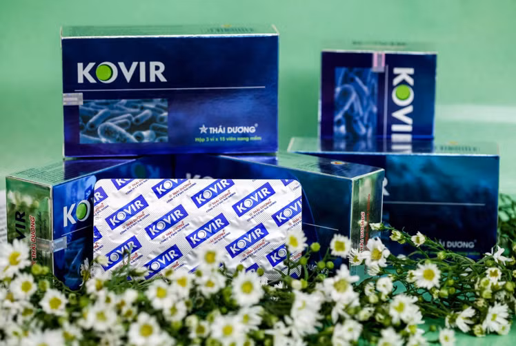 Viên uống Kovir được phát triển từ công thức: Nhân sâm bài độc tán giúp giảm thiểu ảnh hưởng của cúm và các bệnh do virus gây ra.