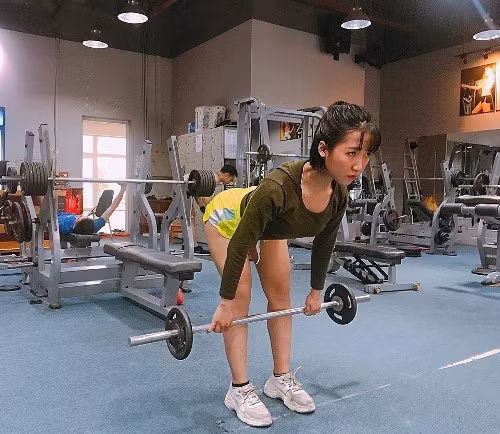 Ngọc Quế tập gym rèn luyện sức khỏe. Ảnh: C.K