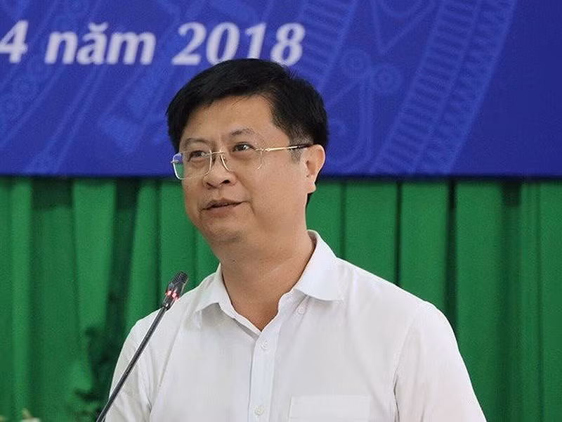 Doi 100 USD bi phat 90 trieu dong: Pho chu tich Can Tho ly giai viec tra 20 vien kim cuong hinh anh 1