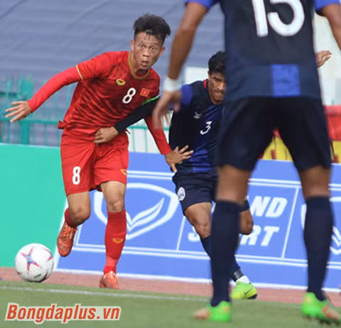 Thanh Sơn (ảnh) cùng với Hoàng Đức đá cặp tiền vệ trung tâm ở U23 Việt Nam - Ảnh: Trí Công