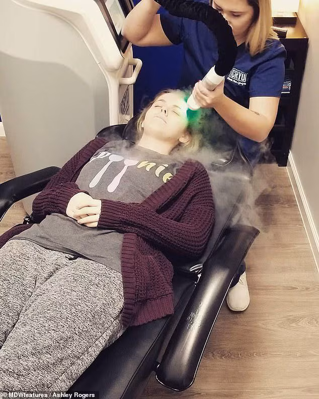 Bị bóng đập vào đầu, cô gái không ngờ phải chịu hậu quả đau đớn suốt 8 năm ảnh 1 bi bong dap vao dau, co gai khong ngo phai chiu hau qua dau don suot 8 nam - 1