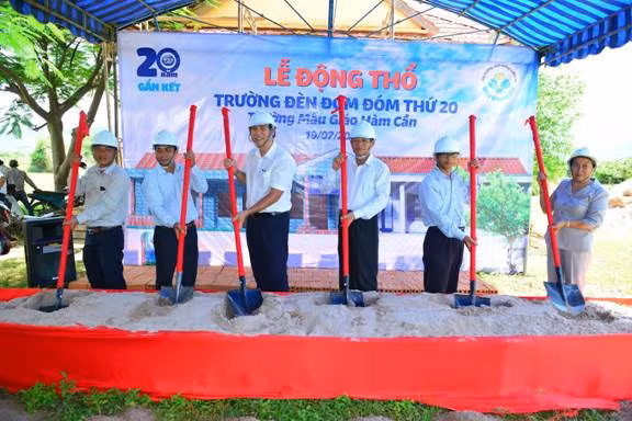 Lễ động thổ xây dựng ngôi trường Đèn Đom Đóm thứ 20