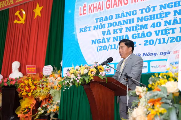 Ths Nguyễn Hữu Lành, Hiệu trưởng Trường Cao đẳng Cộng đồng Đắk Nông phát biểu tại buổi lễ.