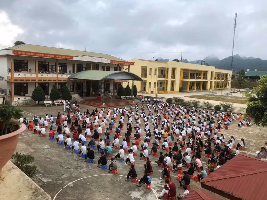 Trường TH&THCS Sùng Phài, thành phố Lai Châu vừa được đầu tư thêm 10 phòng học. Trường TH&THCS Sùng Phài, thành phố Lai Châu vừa được đầu tư thêm 10 phòng học.