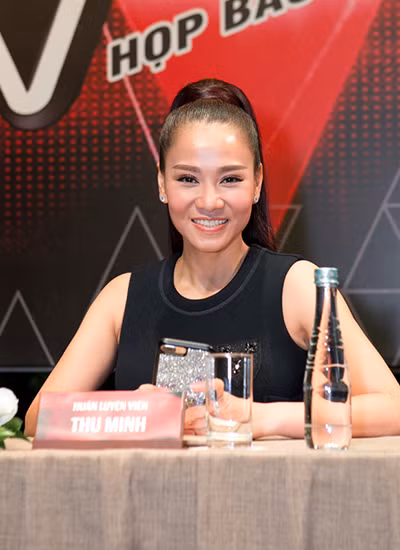 thu-minh-toi-muon-tre-hon-nen-nhan-loi-lam-giam-khao-canh-dan-em