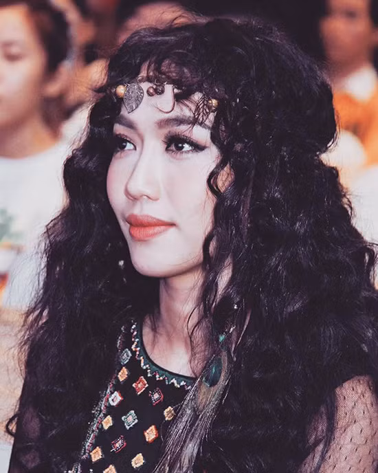 sao-viet-dua-nhau-theo-mot-toc-xoan-tit-nhu-ba-thim-5