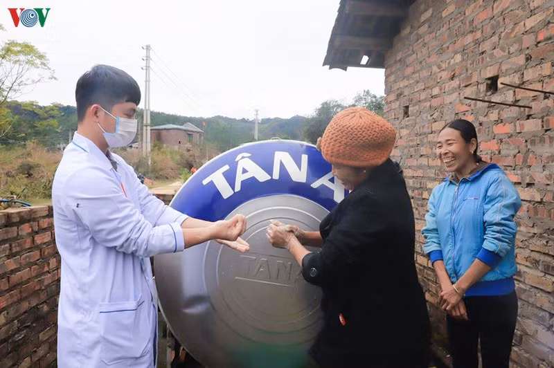 truyen thanh co so dong hanh voi nguoi dan vung bien phong dich covid-19 hinh 2
