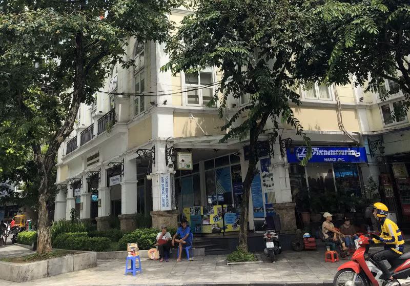 Một phần diện tích Trung tâm văn hóa Hồ Gươm được sử dụng làm quán cà phê. Một phần diện tích Trung tâm văn hóa Hồ Gươm được sử dụng làm quán cà phê.