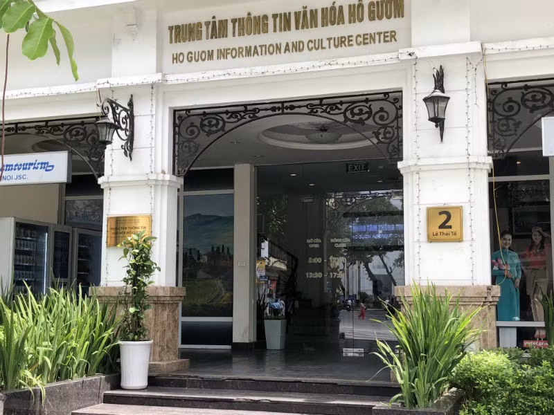 Trung tâm vắng vẻ ít khách du lịch ghé thăm Trung tâm vắng vẻ ít khách du lịch ghé thăm
