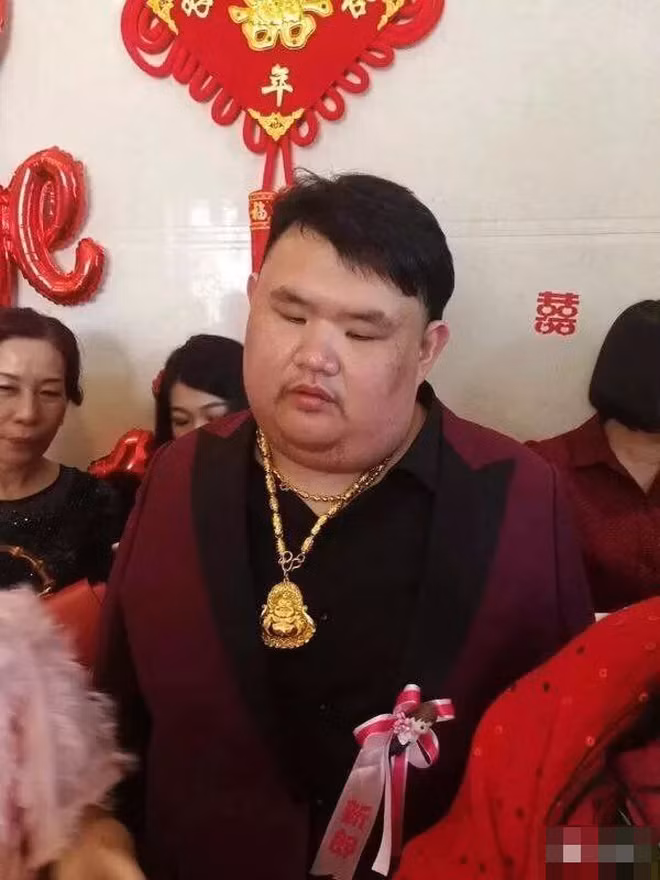 Lấy phú nhị đại xấu trai, hot girl xứ Trung vẫn quả quyết yêu thật lòng không màng vật chất - Ảnh 2. Lấy phú nhị đại xấu trai, hot girl xứ Trung vẫn quả quyết yêu thật lòng không màng vật chất - Ảnh 2.