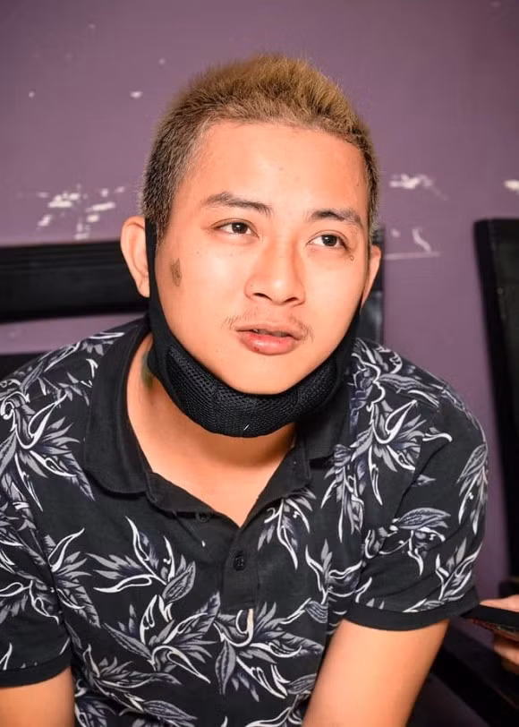 Hoài Lâm với khuôn mặt kém sắc.