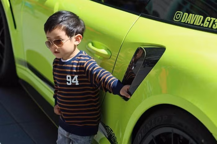 Những rich kid nhí dự đoán sẽ sở hữu khối tài sản cực “khủng” từ cha mẹ ảnh 3 Cuộc sống như mơ của những quý tử nhà giàu: Người có công ty riêng năm 2 tuổi, người thừa kế gia sản kếch xù ảnh 3
