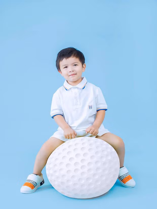 Những rich kid nhí dự đoán sẽ sở hữu khối tài sản cực “khủng” từ cha mẹ ảnh 1 Cuộc sống như mơ của những quý tử nhà giàu: Người có công ty riêng năm 2 tuổi, người thừa kế gia sản kếch xù ảnh 1